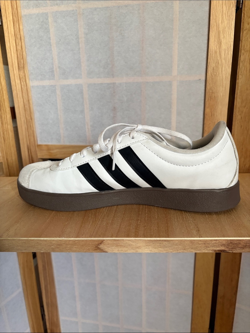 Adidas Women’s White and Black Low-Profile Leather Sneakers Size 9.5 - Picture 6 of 12